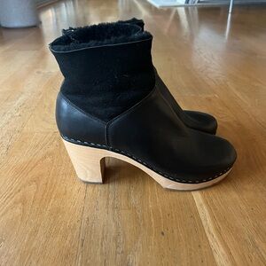 Swedish Hasbeens Black Leather Ankle Boots w/Shearling